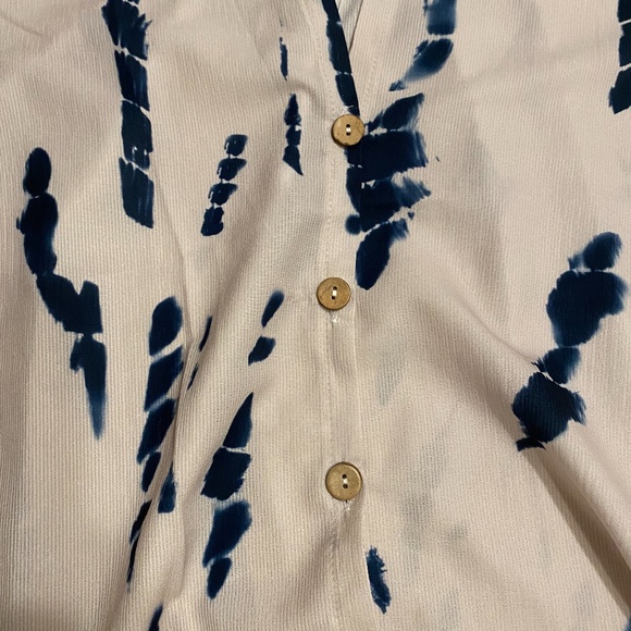 Tie Dye Print Batwing Sleeve V-Neck Top - Picture 2 of 4